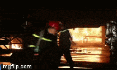 Video: Khu công nghiệp bốc cháy dữ dội sau tiếng nổ lớn