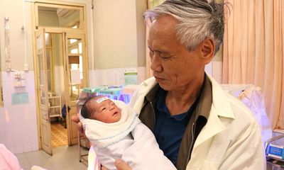 Tin tức đời sống mới nhất ngày 4/12/2019: Chồng 70 tuổi, vợ 54 tuổi ở Quảng Ninh vẫn sinh con khỏe mạnh