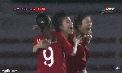 Video: Pha đánh đầu thần tốc của Hải Yến xé lưới đội tuyển nữ Thái Lan