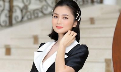 Diệu Hương “Hoa hồng trên ngực trái” khẳng định không bỏ diễn xuất, là fan cứng của bóng đá Việt Nam