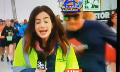 Phẫn nộ người đàn ông vỗ mông nữ phóng viên ngay trên sóng truyền hình trực tiếp