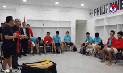 Video: Thầy Park phát biểu xúc động trong phòng thay đồ, cảm ơn học trò nhưng dặn 