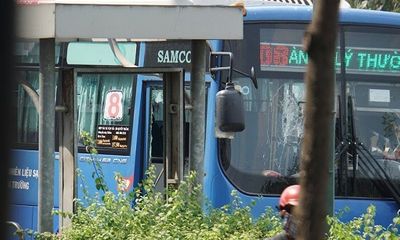 Vụ “giang hồ” cầm hung khí đập phá xe buýt ở TP.HCM: Công an vào cuộc điều tra