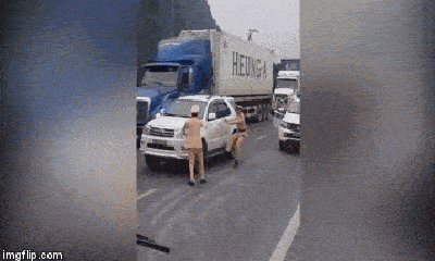 Video: CSGT truy đuổi xe 7 chỗ trên quốc lộ 1