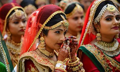 Ông trùm kim cương Ấn Độ chi tiền tổ chức đám cưới cho hàng trăm cô dâu mồ côi cha