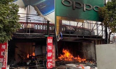 Bắc Giang: Hỏa hoạn thiêu rụi cửa hàng bán điện thoại di động 