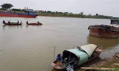 Thái Bình: Lật thuyền đánh cá trên sông Trà Lý, chồng tử vong, vợ mất tích