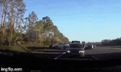 Video: Không làm chủ được tốc độ, ô tô gây tai nạn kinh hoàng trên cao tốc