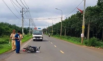 Chiến sĩ CSGT bị nam thanh niên không đội mũ bảo hiểm đi xe máy tông trọng thương