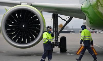 May bay Nga chở 200 khách đến Việt Nam bất ngờ cháy động cơ