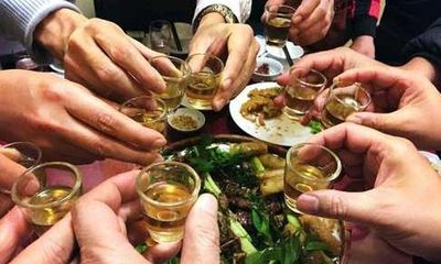 Thói quen uống rượu bia của người Việt: Không phải văn hóa mà là tệ nạn!