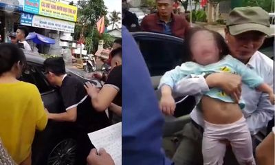 Hà Tĩnh: Giải cứu 2 cháu bé mắc kẹt trong ô tô vì bố quên chìa khóa