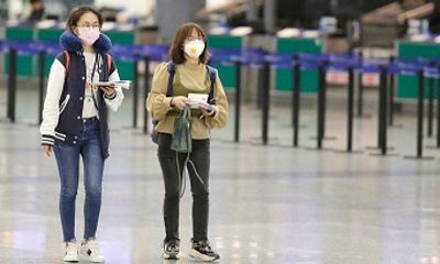 Người phụ nữ Trung Quốc bị sốt đánh lừa máy đo thân nhiệt ở sân bay Paris thế nào?