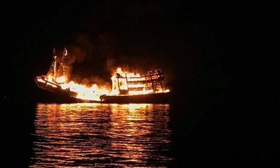 Quảng Ngãi: Tàu câu mực của ngư dân bị thiêu rụi trong đêm, thiệt hại nhiều tỷ đồng