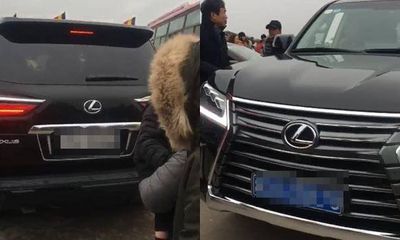 Cục CSGT lên tiếng vụ xe Lexus đầu biển xanh, đuôi biển trắng tại chùa Tam Chúc