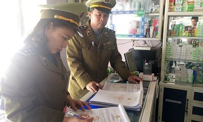 Quảng Bình: Hàng loạt quầy thuốc tăng giá khẩu trang bị phạt nặng