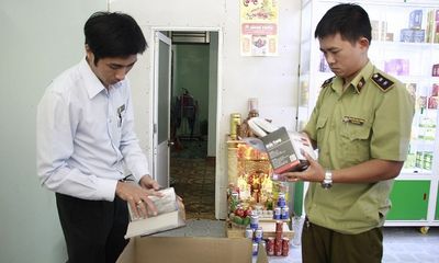 Găm khẩu trang, hai nhà thuốc ở Đắk Lắk bị phạt hàng chục triệu đồng
