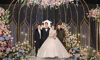 Hai thiếu gia nhà bầu Hiển thu hút sự chú ý khi đến dự đám cưới Duy Mạnh - Quỳnh Anh