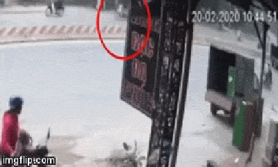 Video: Thanh niên chở bạn gái vượt đèn đỏ, tông gục CSGT ở Hà Nội