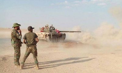 Những cảnh quay hiếm hoi về cuộc đối đầu nghẹt thở giữa 2 chiếc xe tăng của quân đội Syria và phiến quân