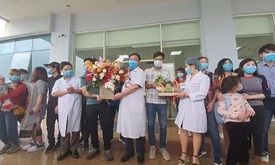 30 công dân Việt Nam trở về từ Vũ Hán được ra viện sau khi hoàn thành 21 ngày cách ly