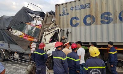 Xe tải húc đuôi container ở TP.HCM, 3 người chết thảm