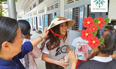 Hoa hậu Khánh Vân xúc động khi ghé thăm tổ chức One Body Village