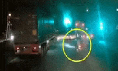 Video: Cố tình vượt ẩu, nam thanh niên ngã văng vào gầm container