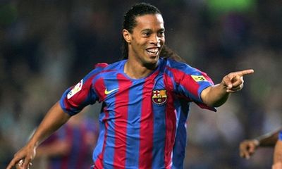 Huyền thoại bóng đá người Brazil, Ronaldinho bị bắt vì dùng hộ chiếu giả
