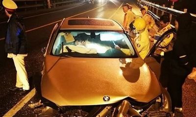 Tin tai nạn giao thông mới nhất ngày 6/3/2020: Xe BMW biến dạng sau va chạm kinh hoàng với xe tải