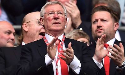 Sir Alex Ferguson có thể bị cấm đến sân xem M.U thi đấu vì Covid-19