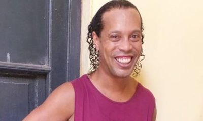 Lộ diện hình ảnh đầu tiên của Ronaldinho tại nhà tù Paraguay