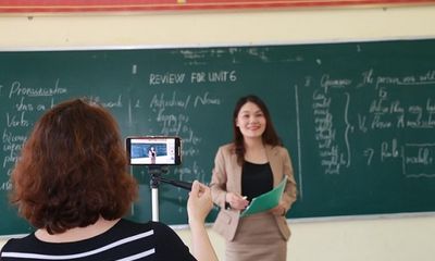 Hôm nay (9/3), Hà Nội dạy ôn cho học sinh lớp 9, lớp 12 qua truyền hình