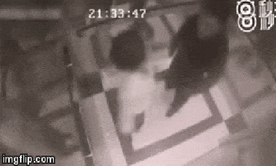Video: Bị sàm sỡ trong thang máy, người phụ nữ tung đòn đánh gục 