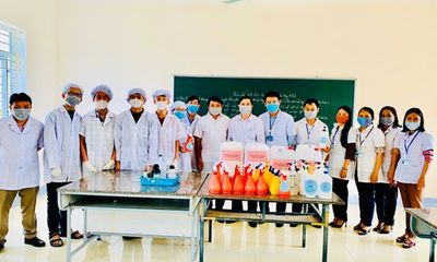 Học sinh, giáo viên Hà Tĩnh pha chế thành công nước rửa tay phòng dịch Covid-19