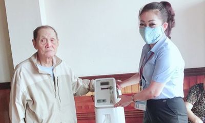 Cụ ông 90 tuổi tặng máy thở cho UBND phường để chống dịch Covid-19