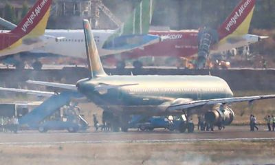 Máy bay của Vietnam Airlines nổ lốp khi chạy đà ở sân bay Tân Sơn Nhất