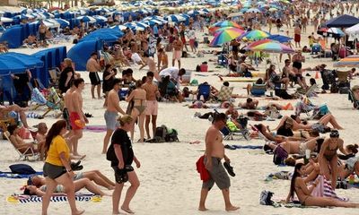 Người dân phớt lờ mọi cảnh báo về dịch Covid-19, Australia đóng cửa bãi biển nổi tiếng tại Sydney