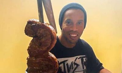 Hé lộ ngày sinh nhật đặc biệt chào tuổi 40 của Ronaldinho trong tù
