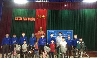 Tuổi trẻ Hà Tĩnh ‘biến’ phế liệu thành xe đạp tặng cho học sinh nghèo