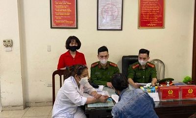 Một phụ nữ ở Hà Nội không đeo khẩu trang nơi công cộng bị phạt 200.000 đồng