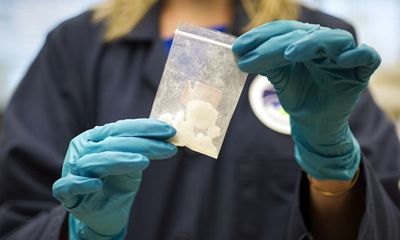 Mỹ: Người phụ nữ mang ma túy đến đồn cảnh sát nhờ xét nghiệm virus corona