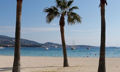 Những bãi biển nổi tiếng hút khách ở Tây Ban Nha sau khi dịch Covid-19 bùng phát