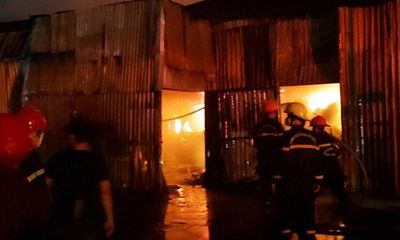 Hiện trường vụ cháy nhà xưởng rộng 3.000 m2, thiêu rụi toàn bộ tài sản ở Đà Nẵng 