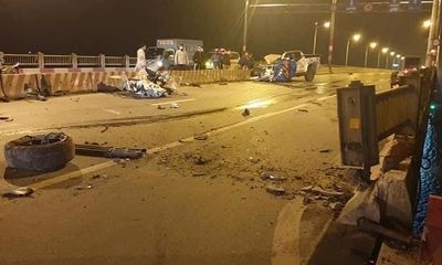 Tin tai nạn giao thông mới nhất ngày 14/42020: Xe bán tải văng bánh, bay nóc trên cầu Vĩnh Tuy, 1 người chết