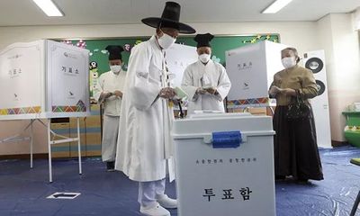 Hàn Quốc chính thức tiến hành bầu cử Quốc hội dù dịch Covid-19 vẫn 