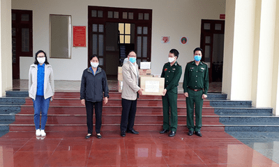 Trao tặng vật phẩm phòng chống dịch bệnh Covid - 19 cho Bộ đội Biên phòng tỉnh Lai Châu