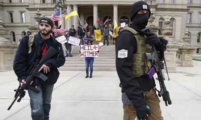 Người Mỹ mang súng đi biểu tình, phản đối giãn cách xã hội