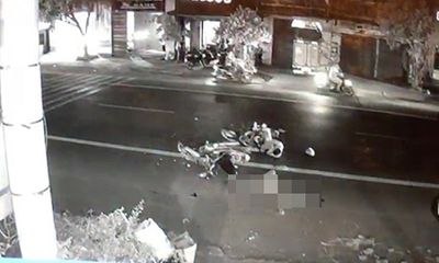 Hai xe máy va chạm kinh hoàng trong đêm, 1 người tử vong thương tâm