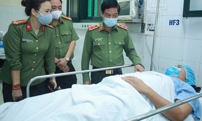 Hà Nội: Trung úy công an bị đối tượng vi phạm đâm xe vào người trọng thương